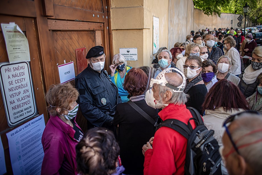 По словам министра промышленности и торговли Карела Гавличека, предприятия и компании смогут покупать тесты у сертифицированных производителей.