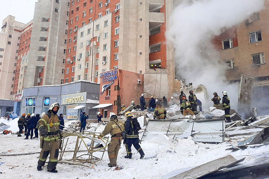 По предварительным данным, в результате происшествия двухэтажное здание разрушено.