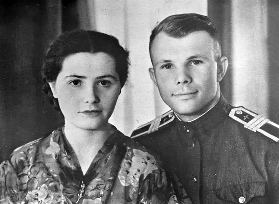 Юрий Гагарин с супругой Валентиной.