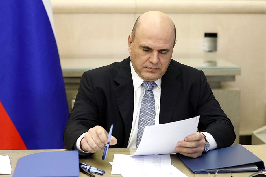 Также председатель Правительства поручил выяснить, возможно ли нарастить финансовую помощь производителям сельхозтехники.