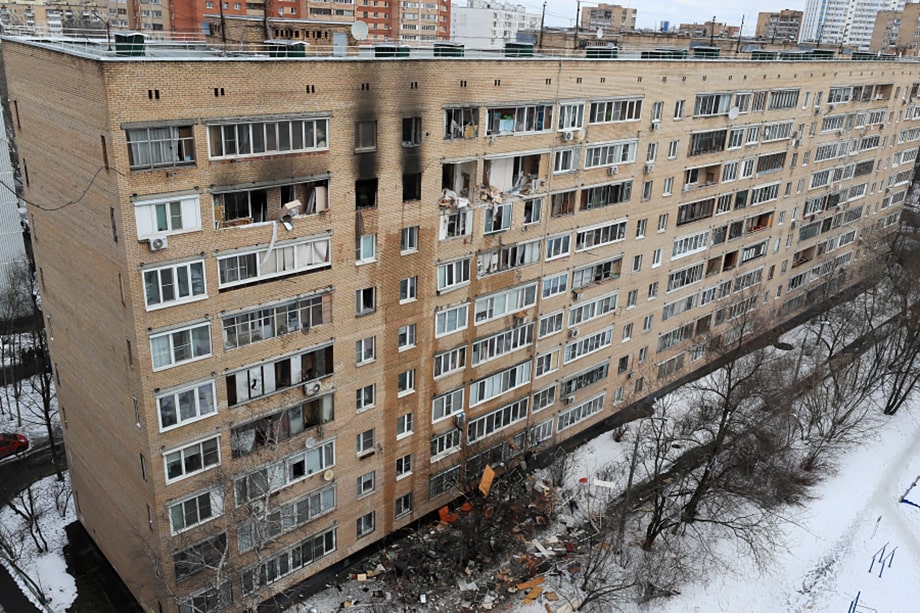 По данным следователей, под завалами ещё могут находиться люди.
