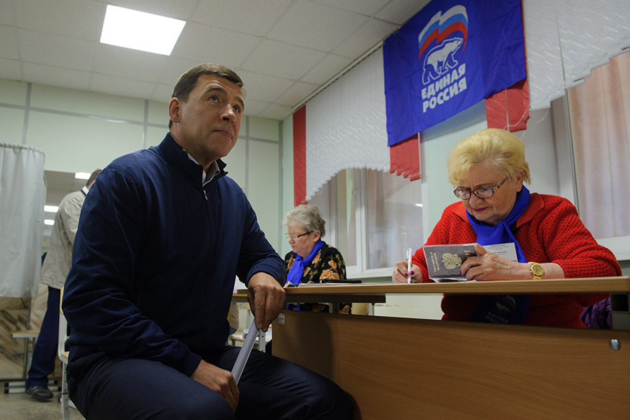 Евгений Куйвашев подал документы для участия в праймериз «Единой России» по единому федеральному округу.