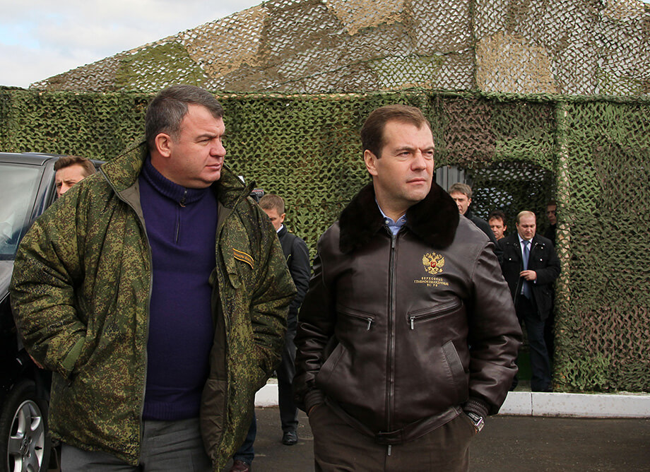 В 2011 году бывший в тот время президентом РФ Дмитрий Медведев поручил главе Минобороны Анатолию Сердюкову проверить информацию о срыве гособоронзаказа.