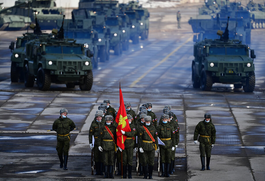 В параде задействованы свыше 190 единиц вооружения и военной техники.