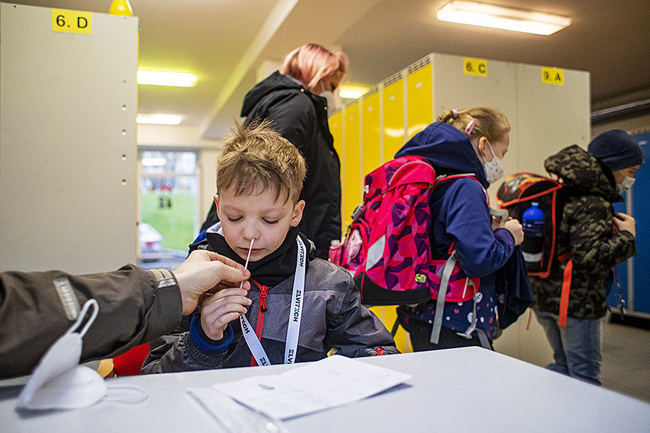 Граждане Чехии недовольны практикой постоянного тестирования детей в школах.