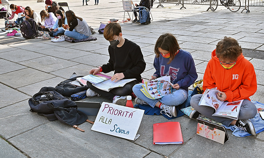 31 марта 2021 года. Турин. Акция протеста студентов и школьников против дистанционного обучения.