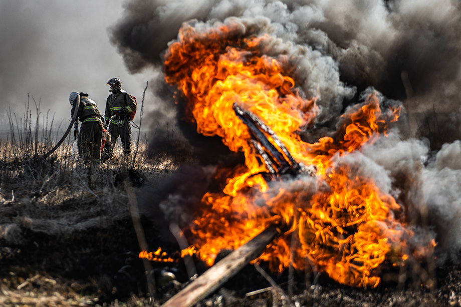 Сейчас в Тюменской области на территории Абатского и Сладковского районов проводятся работы по активному тушению пяти пожаров.
