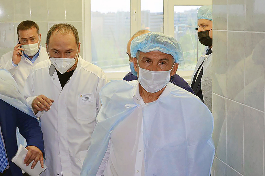Президент республики Рустам Минниханов в больнице Казани, где находятся раненые.