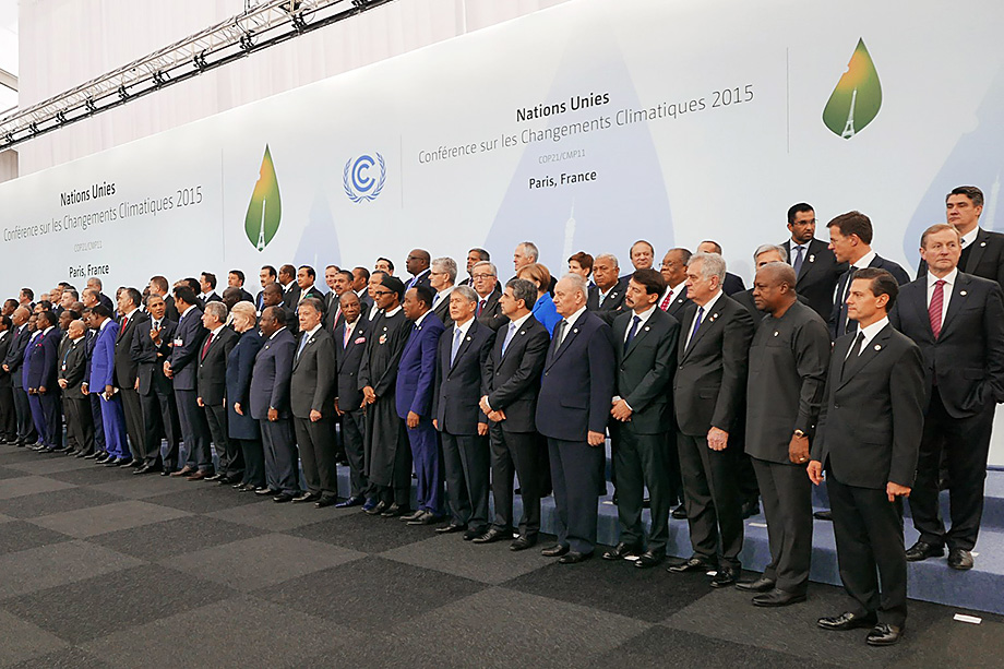 12 декабря 2015 года представители 196 стран подписали Парижское соглашение.