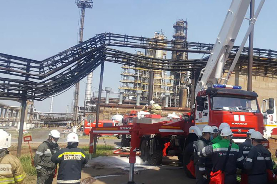 МЧС тушит пожар на «Уфанефтехиме».