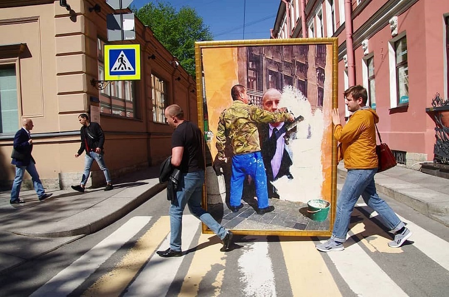 24 мая 2021 года. Олег Лукьянов публично закрасил картину в раме, на которой был изображён процесс закрашивания портрета Иосифа Бродского, произошедший годом ранее.