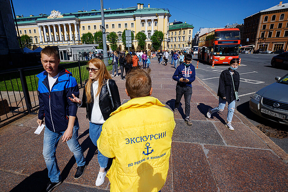 Согласно новому закону, экскурсии в России смогут проводить только граждане РФ.