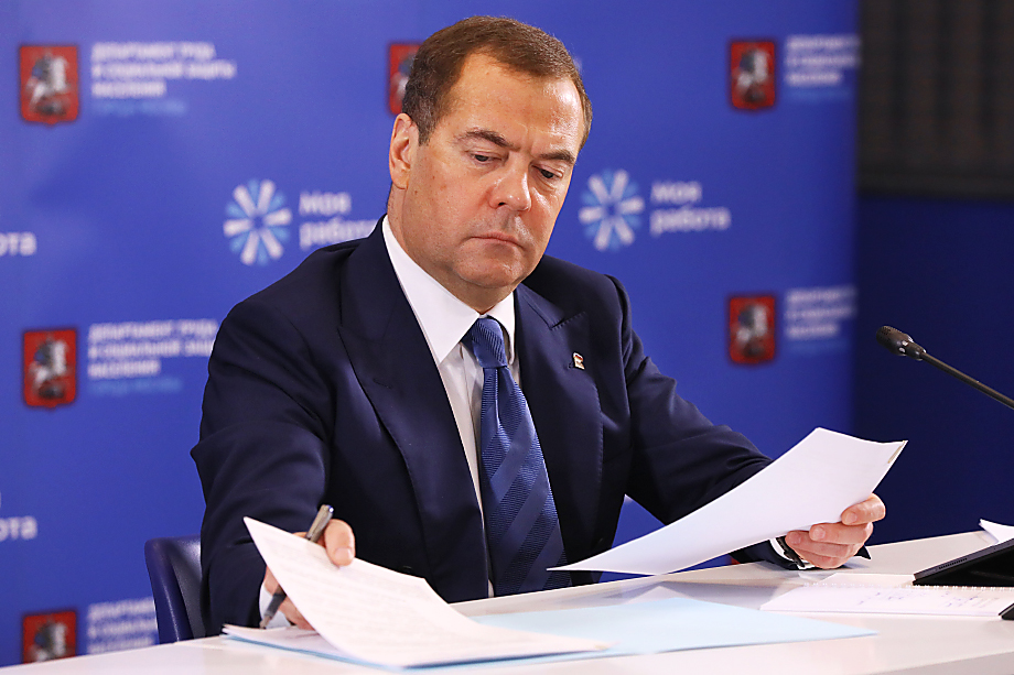 Будет новая высокая должность у Дмитрия Медведева – вернутся к нему признательность и любовь миллионов, несмотря на нынешнее забвение.