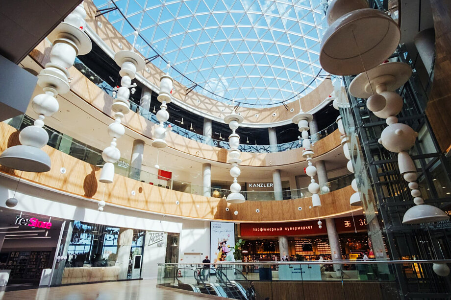 Четырёхэтажное здание торгово-развлекательно центра «Броско Молл».