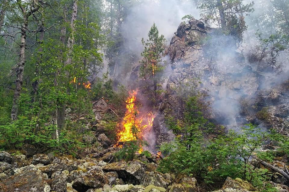 Утором 18 июня после десятков ударов молний в тайгу на севере Свердловской области группой оперативного реагирования было обнаружено возгорание на площади трёх гектаров.