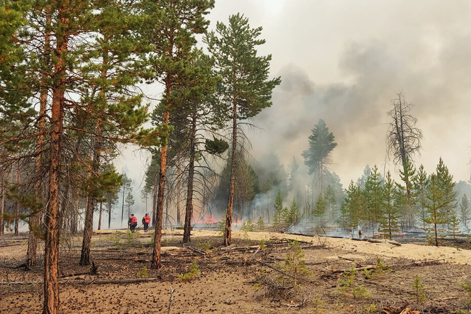 Дым появился в Якутске с 17 июля из-за лесных пожаров, бушующих в соседнем Горном районе.