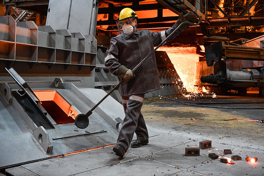 По данным Уральского таможенного управления, с января по май предприятия Урала экспортировали 3,7 млн тонн металлов и изделий из них на почти 4,3 млрд долларов.