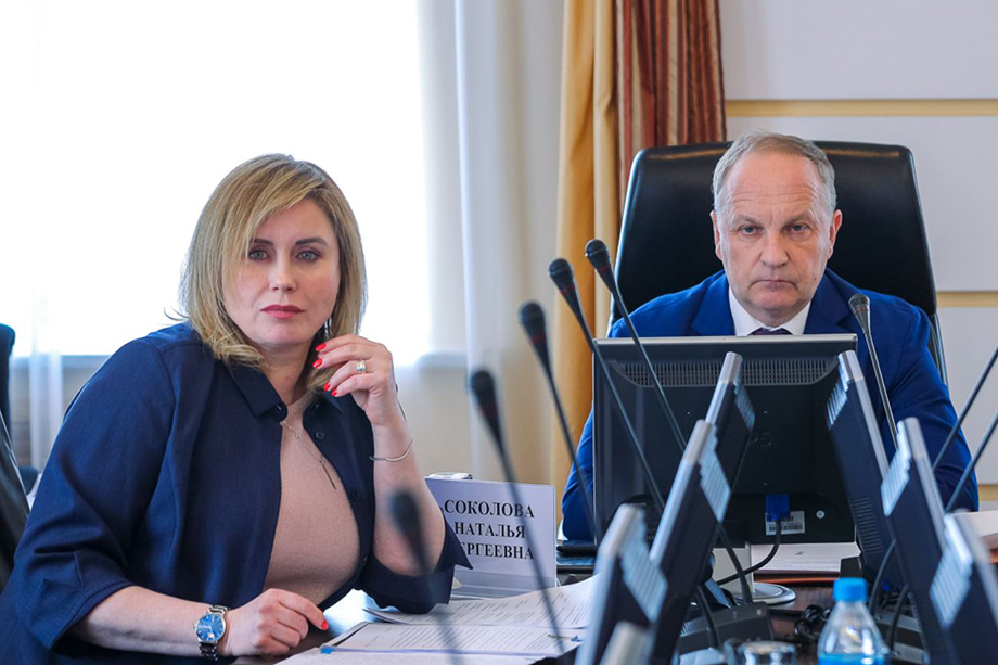 В 2019 году Наталья Соколова была назначена на должность первого заместителя главы администрации Владивостока. Источники отмечают её дружеские отношения с бывшим мэром Владивостока Олегом Гуменюком.