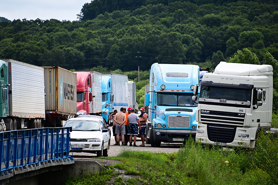 Председатель профсоюза транспортных перевозчиков Приморского края уверен, что бардак имеет своих выгодоприобретателей.