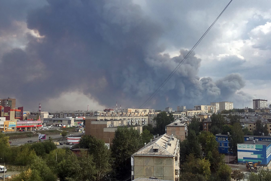 Вид на лесной пожар из Первоуральска 24 августа.