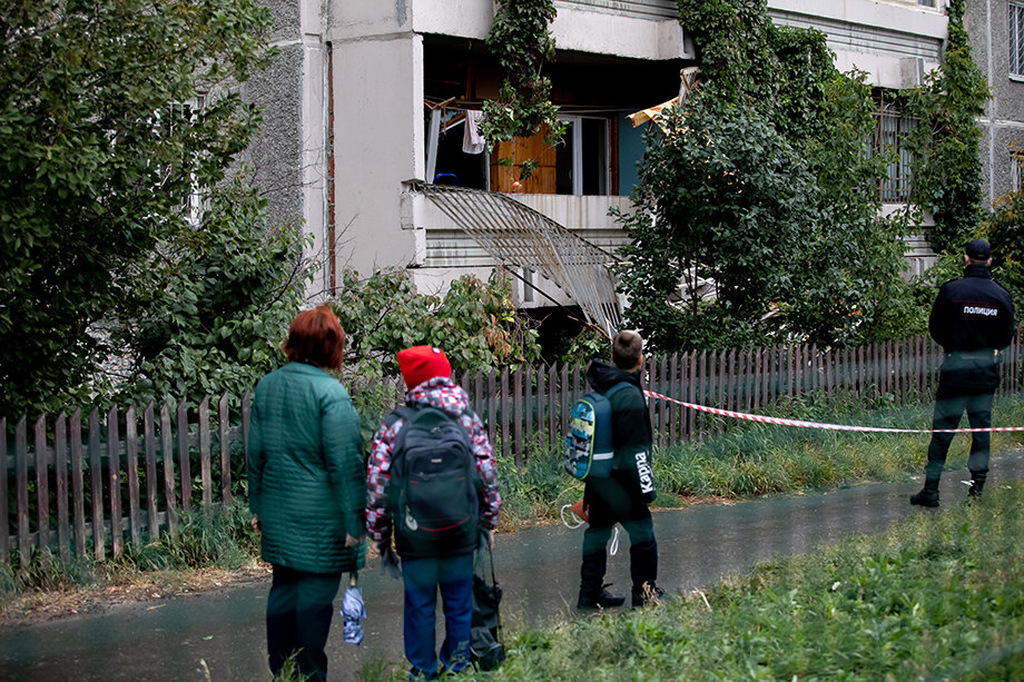 Инцидент произошёл накануне в девятиэтажном здании на улице Индустрии, 57/2.