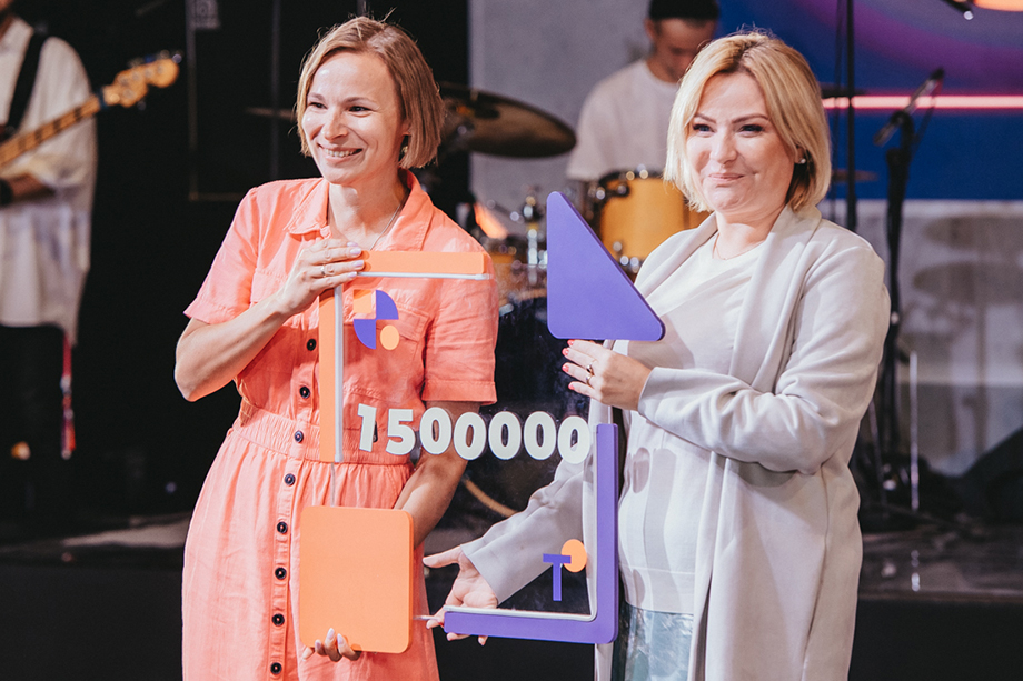 Вера Теляшова (слева) представила проект культурно-библиотечно-промышленной коллаборации CultПром.