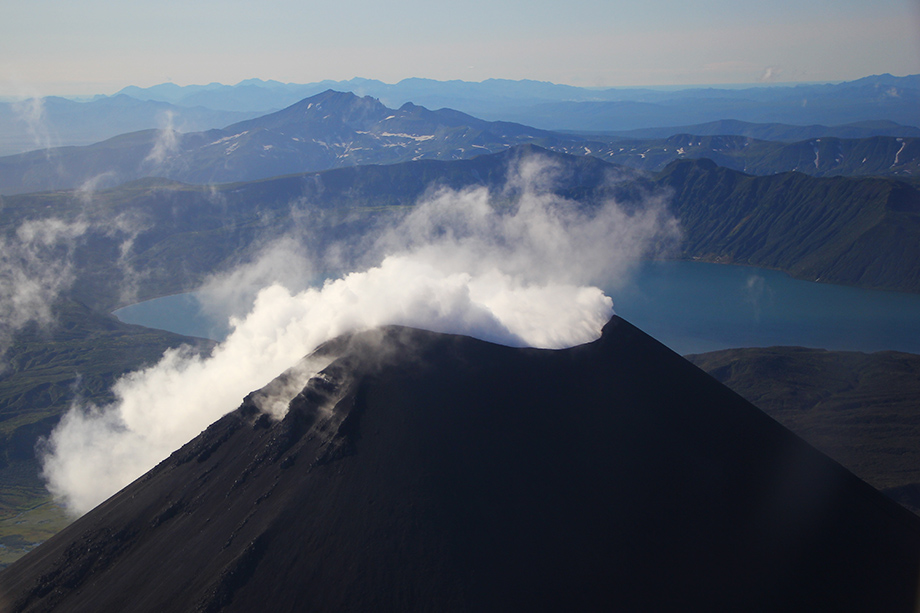 Выбросы пепла Карымского вулкана достигали семи километров над уровнем моря.