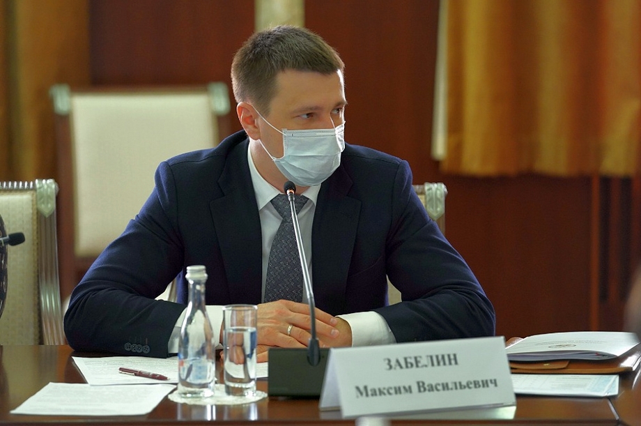 Министр здравоохранения Башкирии Максим Забелин провёл встречу с жителями Учалов.