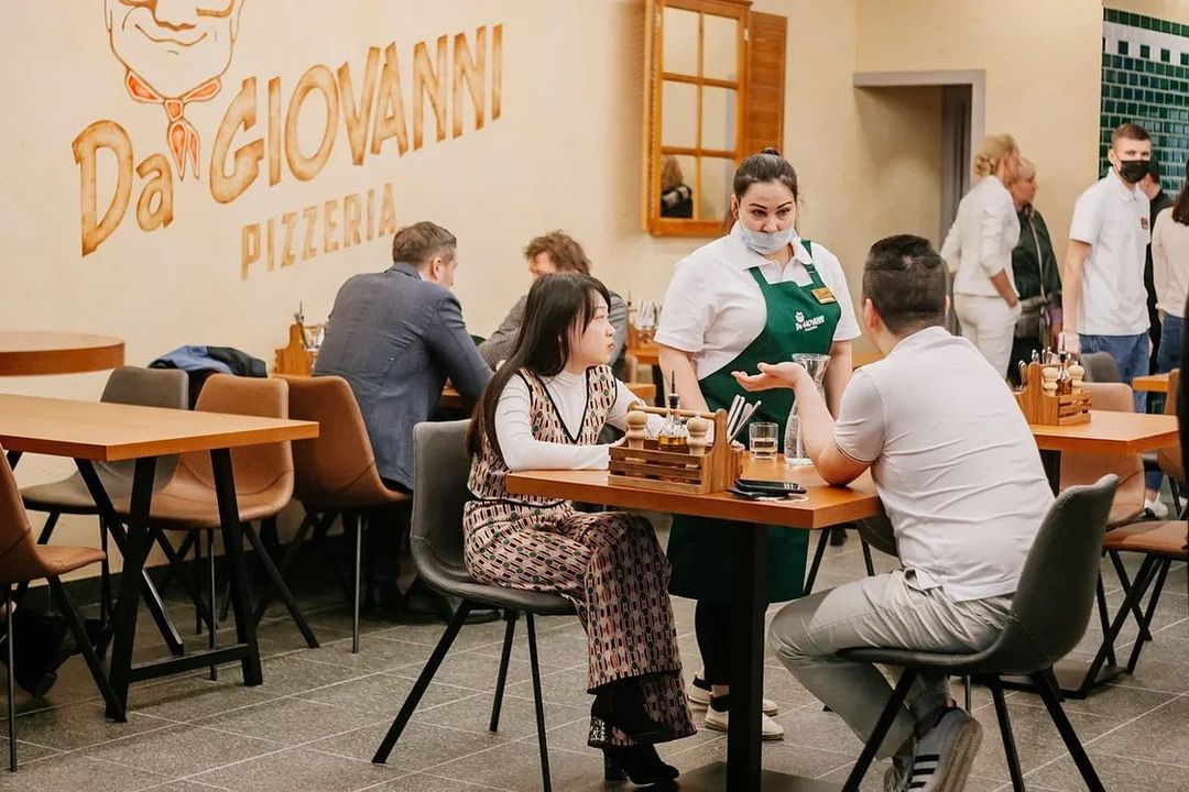 Первая точка «Сети столичных бистро» пиццерия Da Giovanni открылась 26 апреля 2021 года.