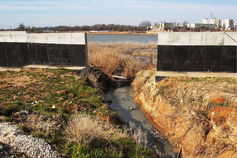 Около десяти лет в Ковш искусственно сбрасывались сточные воды.