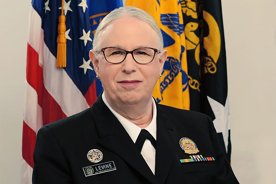 Рейчел Левин стала первой в истории США адмиралом медицинской службы армии.