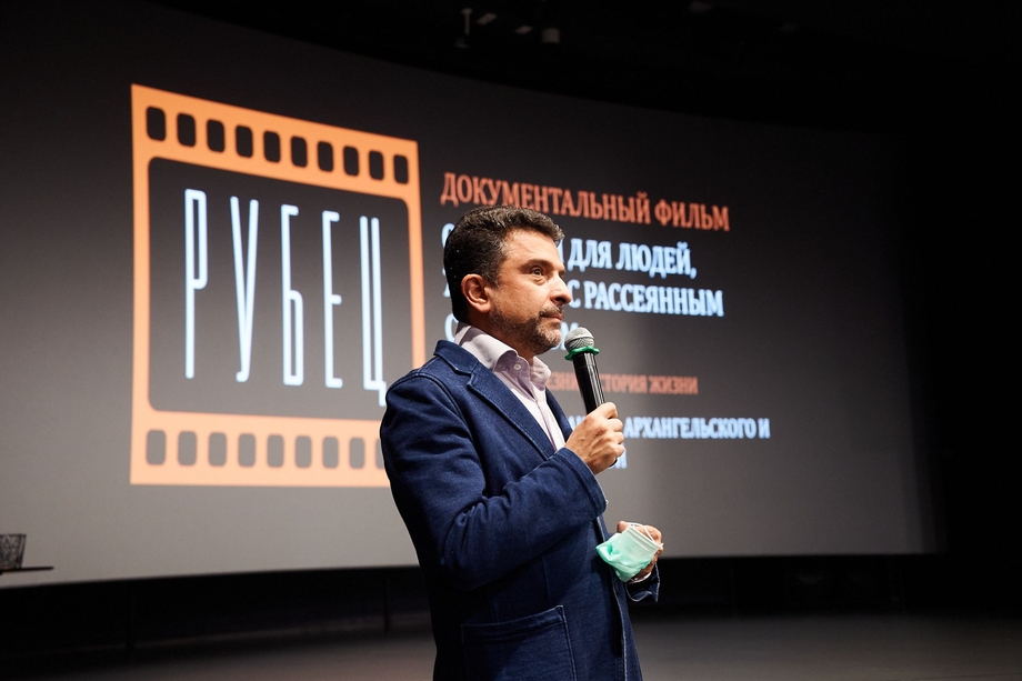 Герои, снявшиеся в фильме, рассказывают о том, как жить с диагнозом, знакомят зрителя с теми, кто помогает им не сдаваться, рассуждают о мечтах и надеждах.