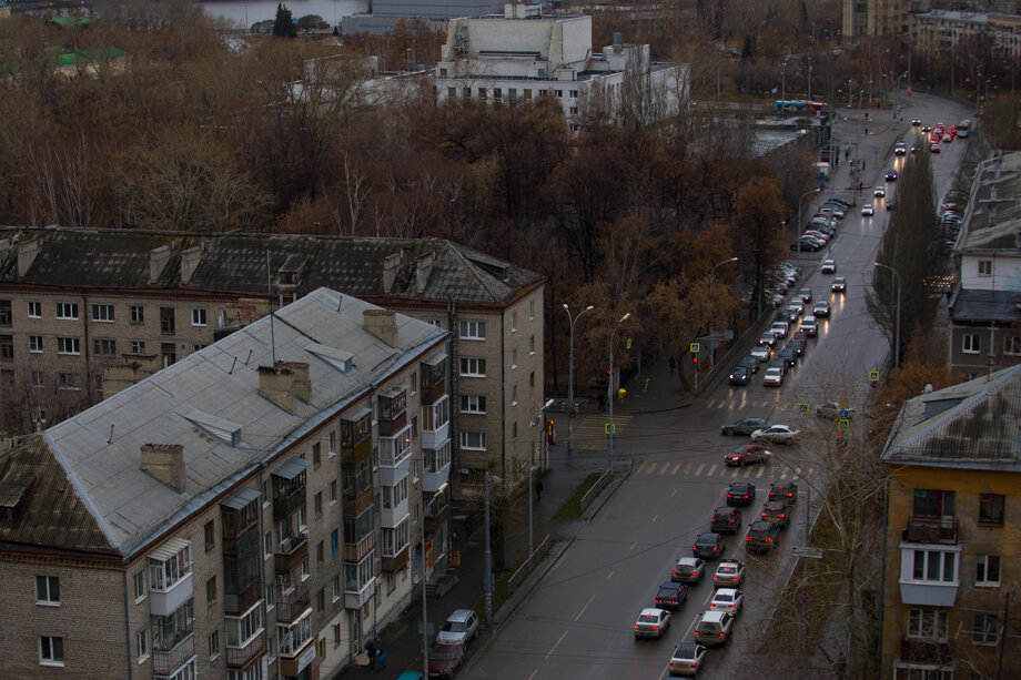 Жители столицы Среднего Урала сообщают, что автомобилей на улицах города столько же, сколько в обычный рабочий день.