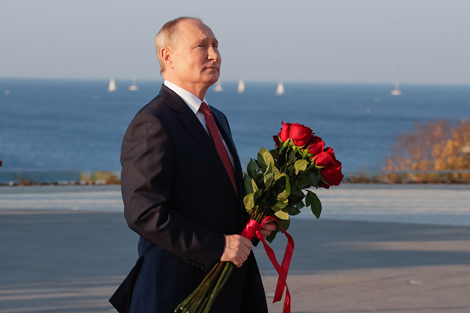 Российский лидер посетил в Севастополе мемориал 100-летия окончания Группеажданской войны.