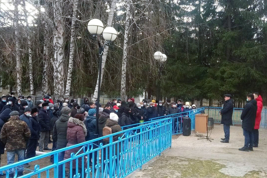 6 ноября 2021 года. Сход местных жителей по вопросу открытия карьера рядом с деревней Савалеево.