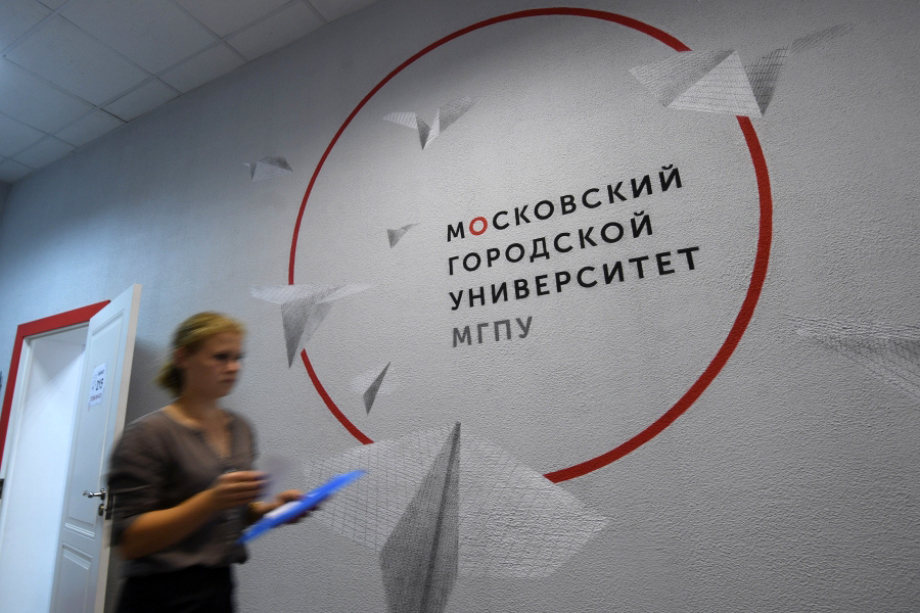 Первым о введении новой системы допуска к очным занятиям сообщил Московский городской педагогический университет: QR-коды и ПЦР-тесты здесь начнут проверять с 15 ноября.