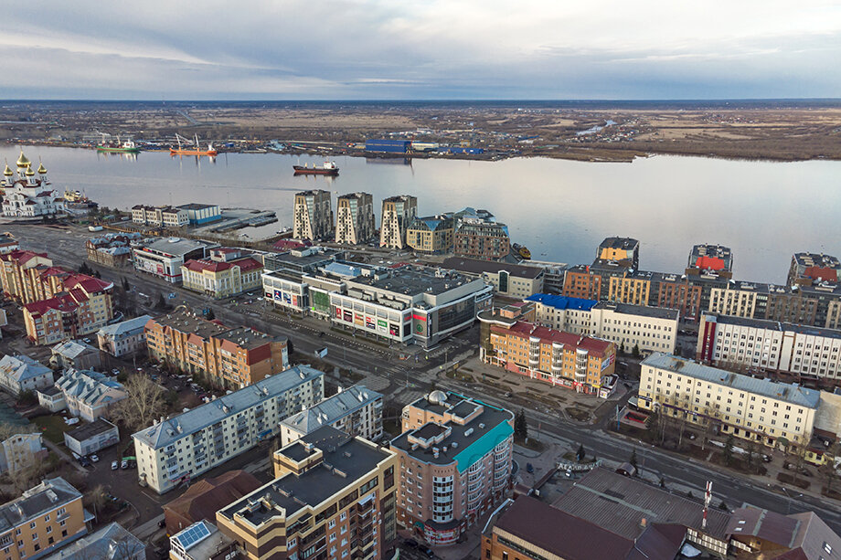 Глубоководный порт в Архангельске хотели построить давно. Соглашение о намерениях с китайской компанией, готовой вложить в инфраструктуру средства, регион подписал ещё в 2016 году, но строительство так и не началось.