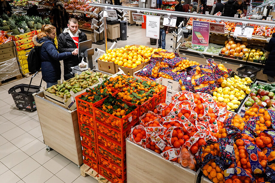 Из-за резкого роста стоимости продуктов россиянам придётся прилично потратиться, чтобы накрыть традиционный новогодний стол.