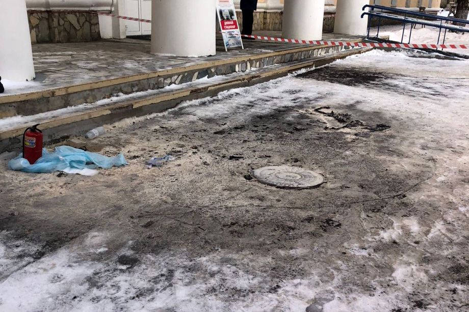 В Уфе женщина попыталась сжечь себя возле здания железнодорожной больницы.