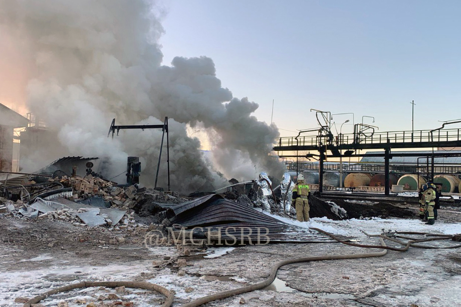 В результате хлопка разрушилось кирпичное здание на заводе в Башкирии