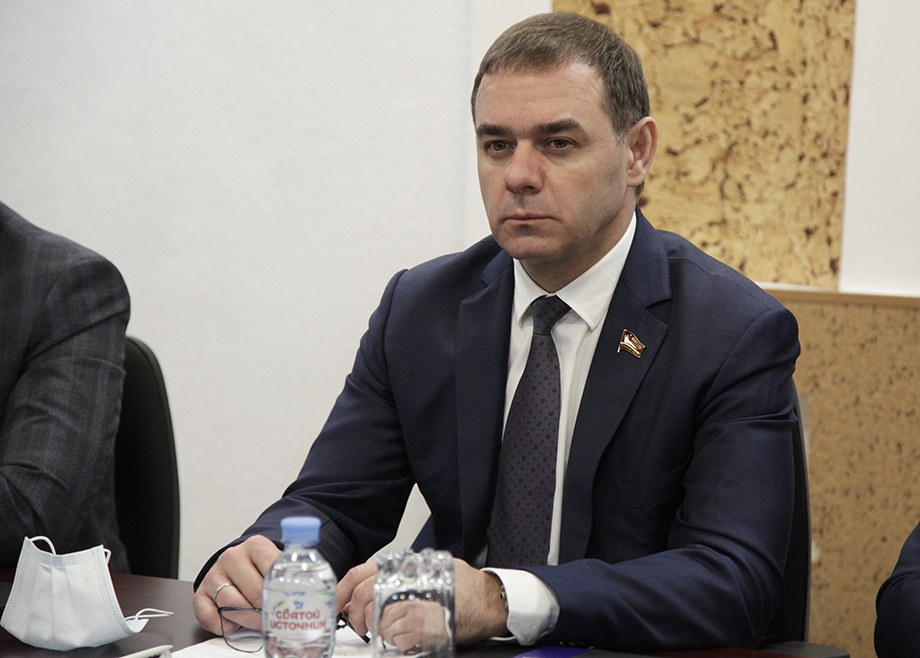В ноябре 2021 года новым председателем заксобрания Челябинской области избран Александр Лазарев.