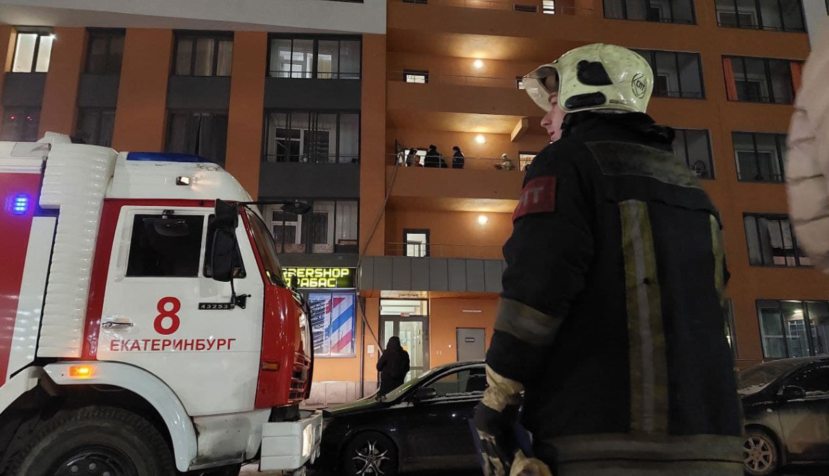 Пожар начался на третьем этаже.