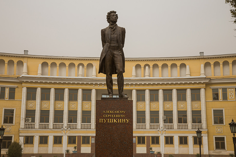 В 2015 году памятник Пушкину отреставрировали и перенесли на одну из центральных площадей города.