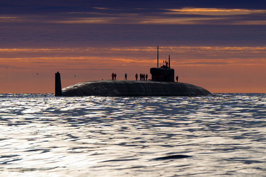 Атомный подводный ракетный крейсер стратегического назначения «Князь Олег» во время первого испытательного выхода в Белое море.