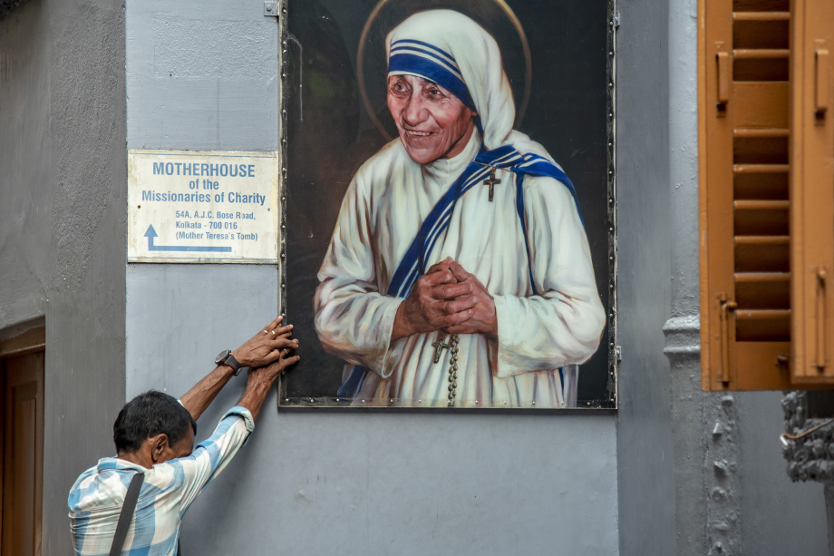 В благотворительной организации матери Терезы работает более 3 тысяч монахинь по всему миру.