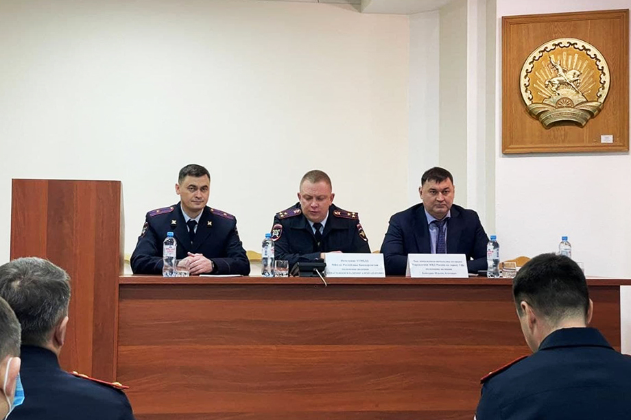 Начальником управления ГИБДД Уфы стал Равиль Бикбулатов (на фото слева).