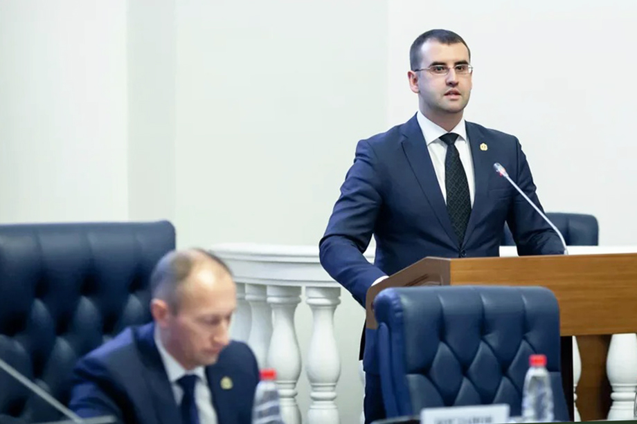 Илья Маленко заменил на посту Тимофея Гусева, который ушёл в отставку после инцидента в одном из городских пабов.
