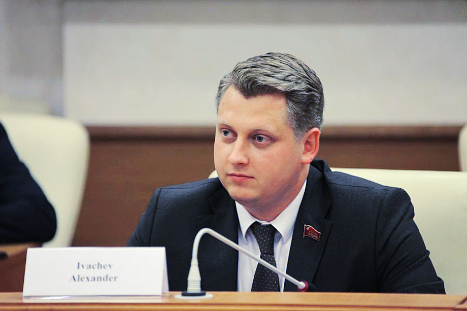 Александр Ивачёв убеждён, что действия Савельева могут привести к политическому скандалу на федеральном уровне.