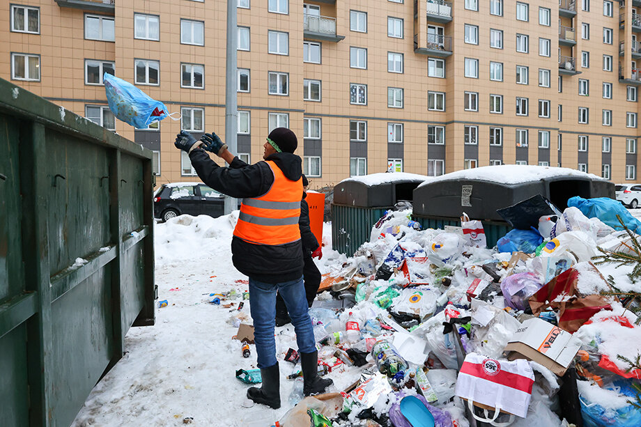 Мусорный коллапс в Санкт-Петербурге повлиял на вывоз не только твёрдых бытовых отходов, но и того мусора, сбор которого ведётся раздельно с помощью специальных контейнеров.