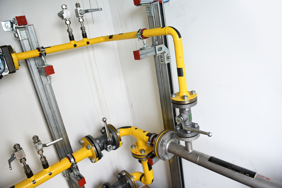 Сентябрь 2020 года. Система труб для смешения водорода и природного газа встроена в систему отопления жилого комплекса в одном из районов Гамбурга, Германия.